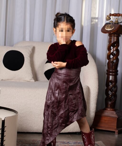 Alternative view of Leather daraa