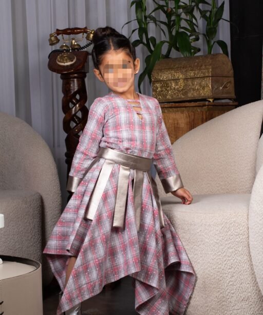 Alternative view of Star karohat w/ leather